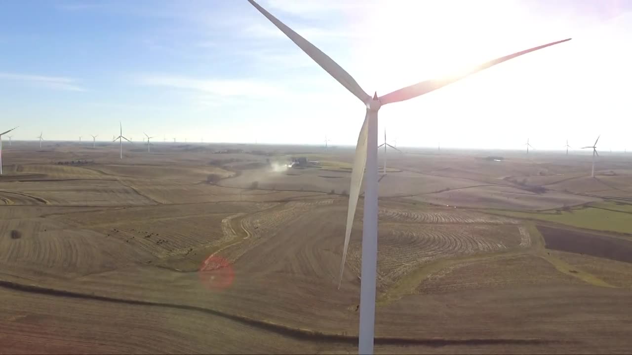 Wind turbine debate continues in central Iowa county