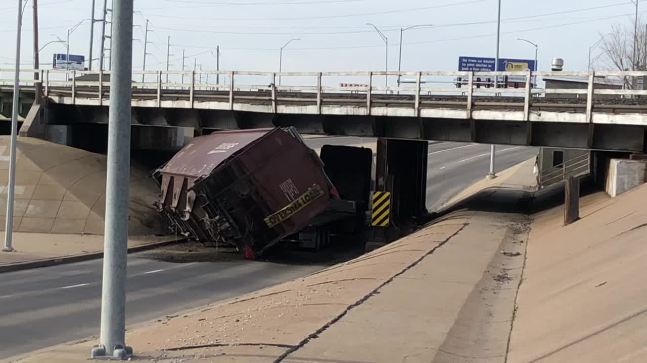 Semi hauling rail car hits bridge in northeast Lincoln